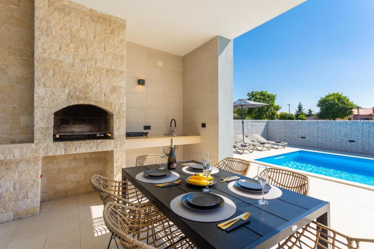 Villa Ovis Peresiji Экстерьер фото