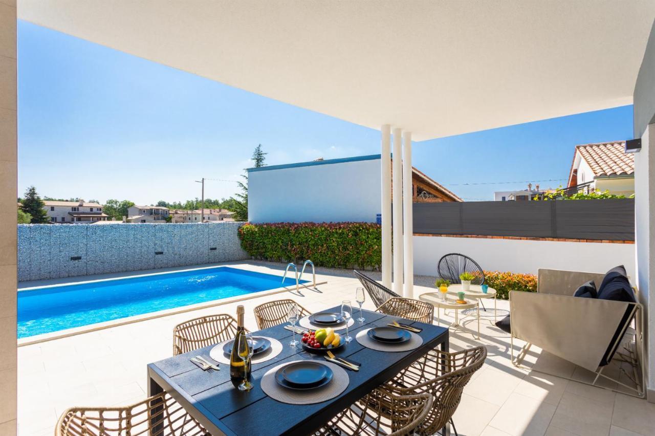 Villa Ovis Peresiji Экстерьер фото